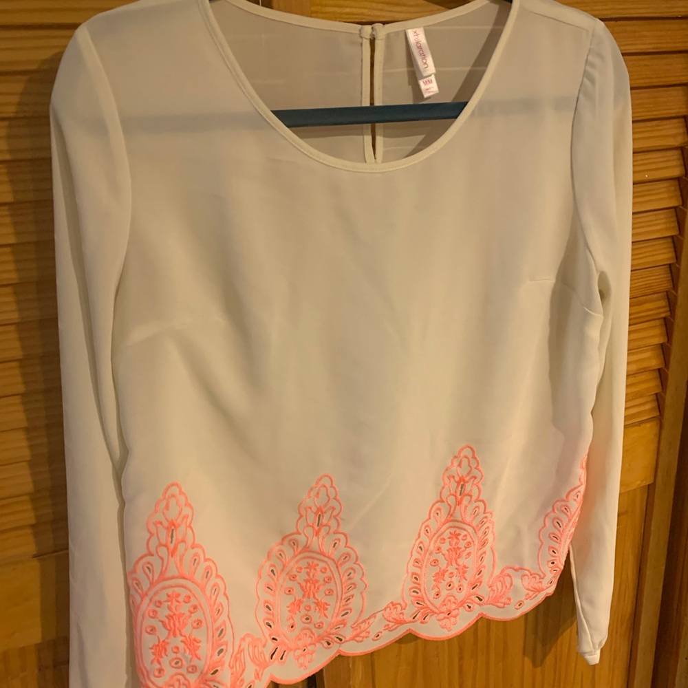 Xhilaration Women’s White and Pink blouse